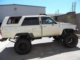 1986 TOYOTA RUNNER WHITE SR5 4WD MT 2.4 Z19599